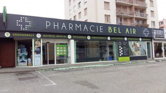 Pharmacie Bel air caisson ajourage relief 1