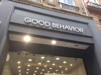 Enseigne Good behavior