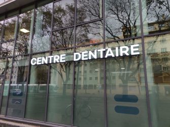 Lettres en relief Centre dentaire