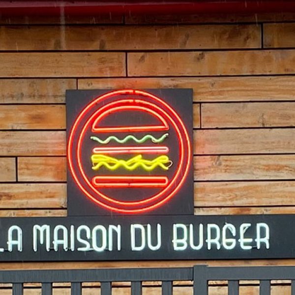 Lettres en relief La maison du burger